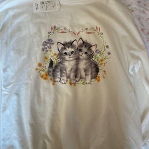 ♡ White Cat print Crew Neck